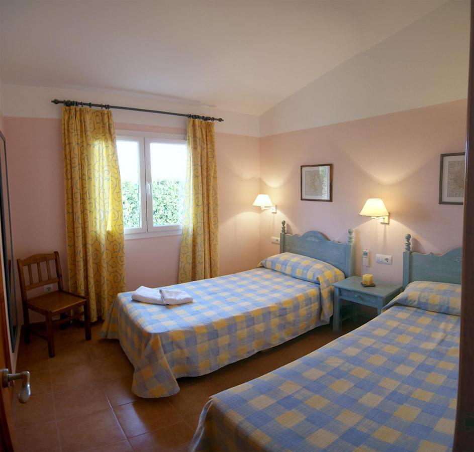 Villas Begonias Cala' en Bosch Bagian luar foto