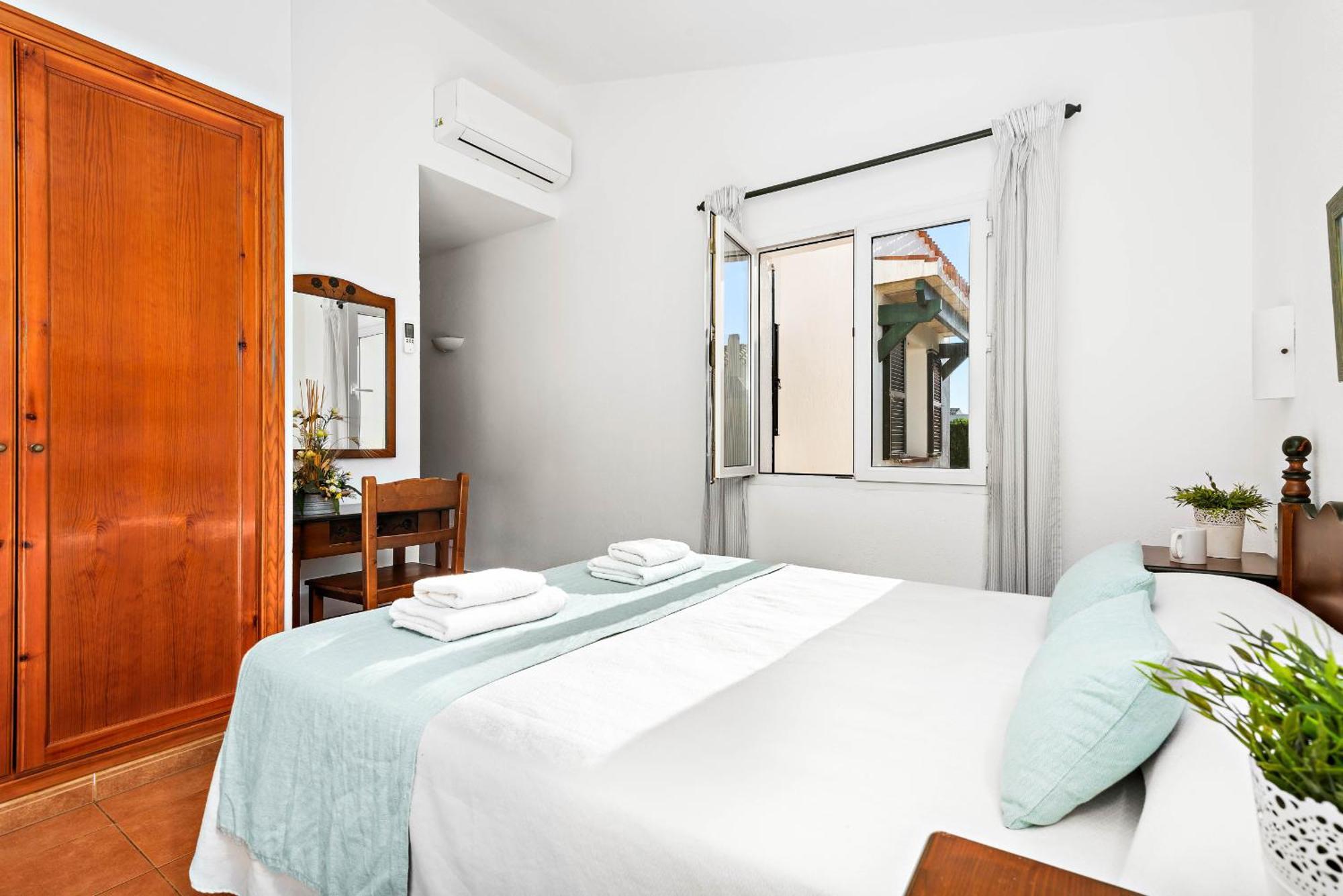 Villas Begonias Cala' en Bosch Bagian luar foto